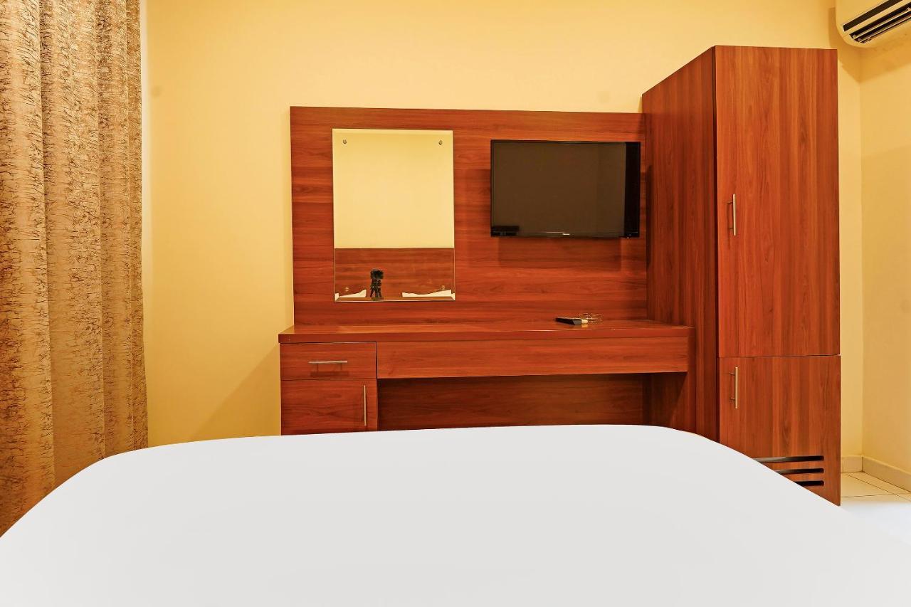 Oyo 925 Emirates Hotel دبي المظهر الخارجي الصورة