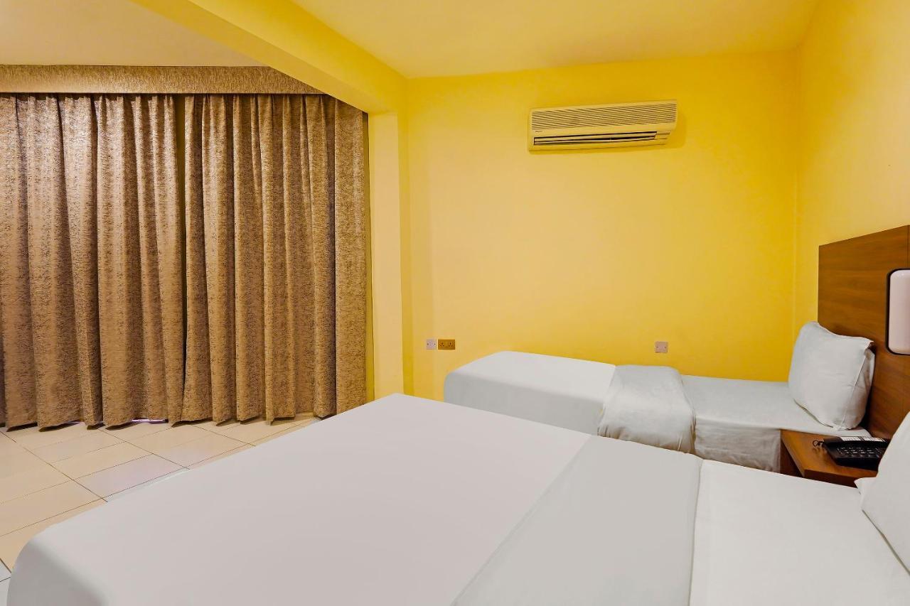Oyo 925 Emirates Hotel دبي المظهر الخارجي الصورة