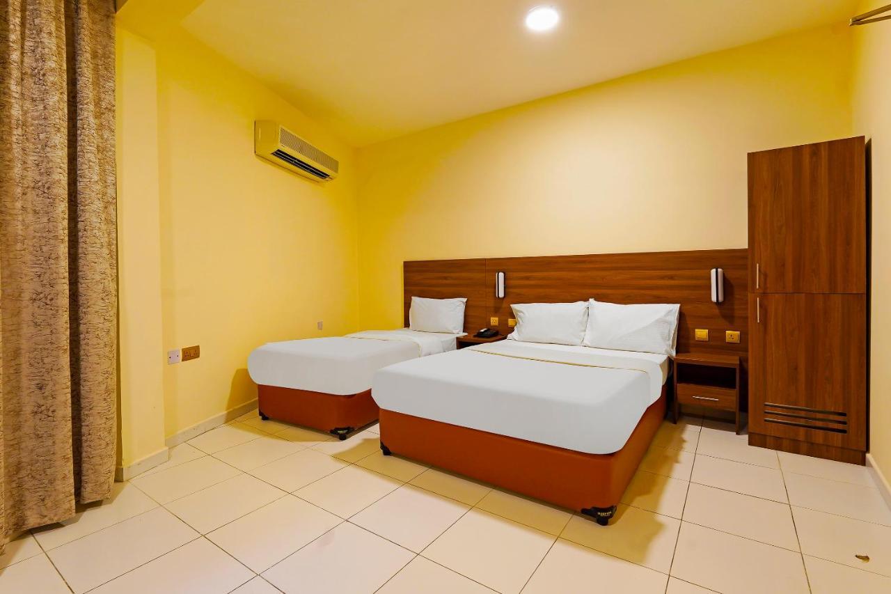 Oyo 925 Emirates Hotel دبي المظهر الخارجي الصورة