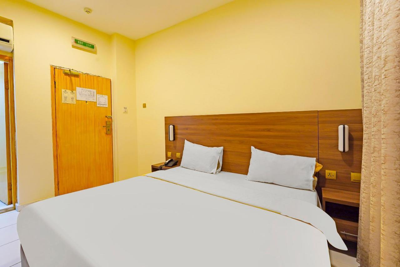 Oyo 925 Emirates Hotel دبي المظهر الخارجي الصورة