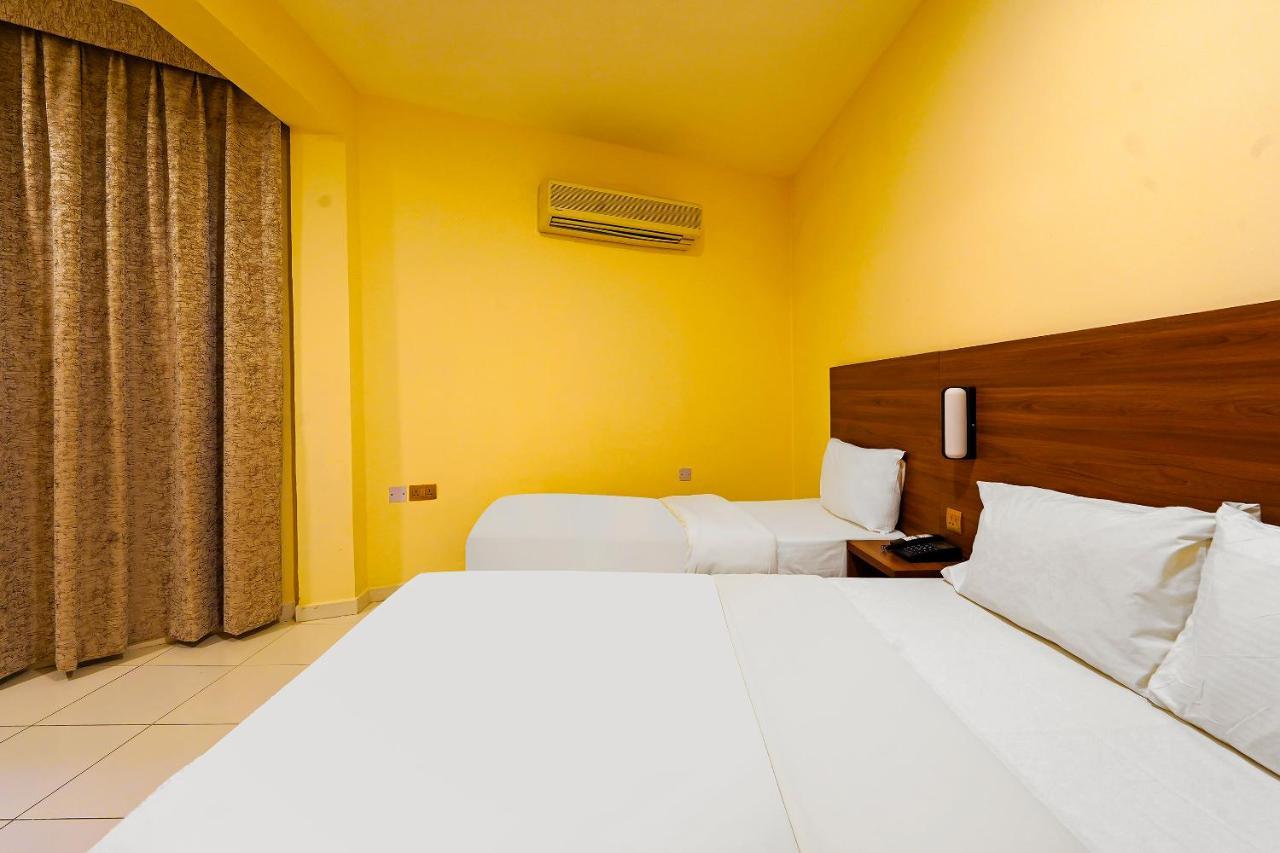 Oyo 925 Emirates Hotel دبي المظهر الخارجي الصورة